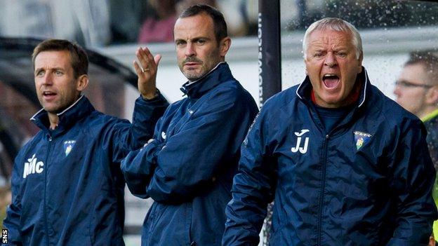 Neil McCann, John Potter and Jim Jefferies in the Dunfermline dugout