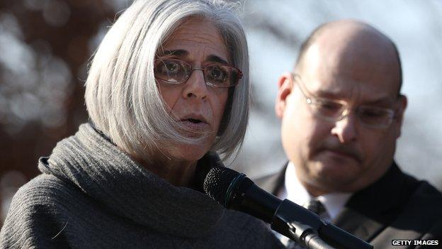 Judy Gross (L), wife of US citizen Alan Gross who is currently being held in a Cuban prison, speaks during a rally at the Lafayette Park outside the White House December 3, 2013 in Washington, DC.