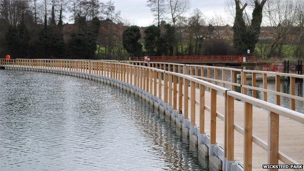 Pontoon on Wicksteed Park lake