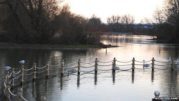 Wicksteed Park lake, December 2014