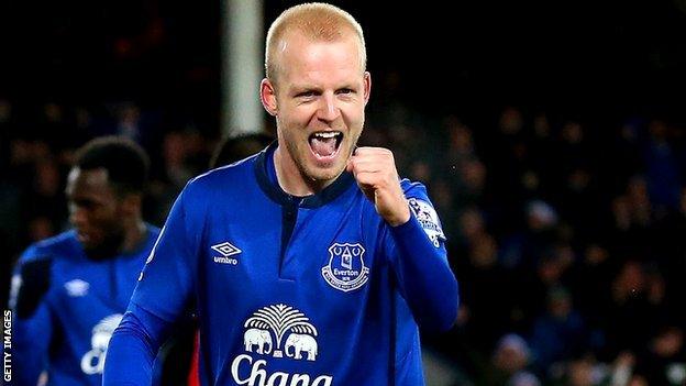 Steven Naismith celebrates