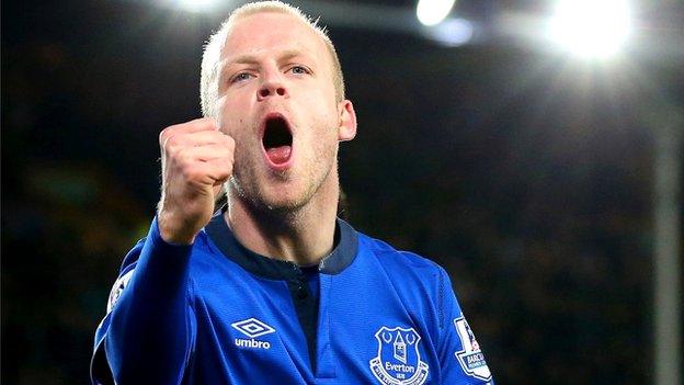 Steven Naismith celebrates