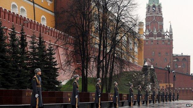 Guards at the Kremlin wall