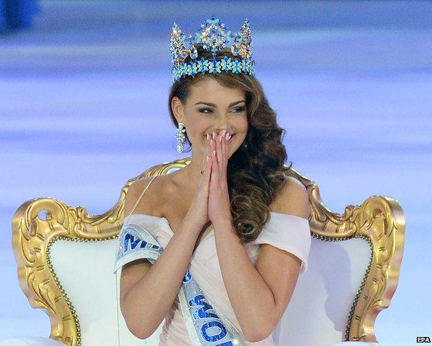 Rolene Strauss crowned winner, smiling with hands to face