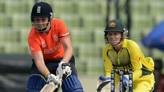 England's Heather Knight and Australia's Alyssa Healy