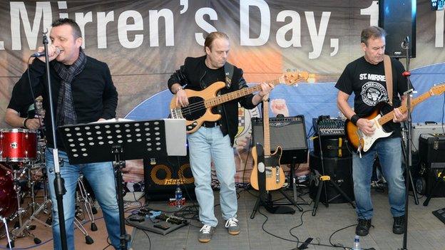 Ten Bob Sliders play at St Mirren's fan zone