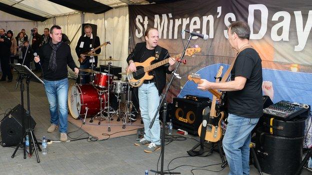 Ten Bob Sliders play at St Mirren's fan zone