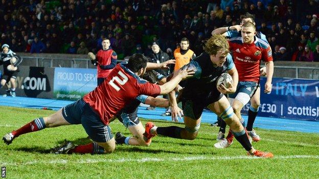 Jonny Gray scores a try for Glasgow Warriors against Munster