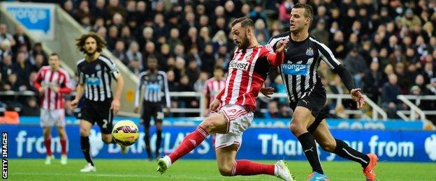 Sunderland's Steven Fletcher and Newcastle's Steven Taylor