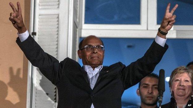 Tunisian presidential candidate Moncef Marzouki makes the V for victory sign on a balcony - 21 December 2014