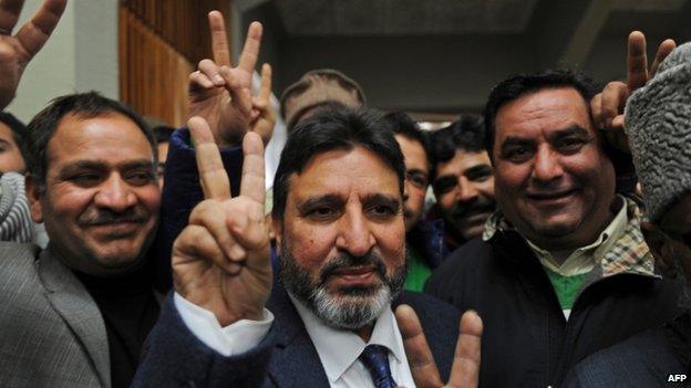 Peoples Democratic Party (PDP) candidate Altaf Bukhari (centre) celebrates in Srinagar after defeating BJP candidate Hina Bhat in the state assembly elections (23 December 2014)