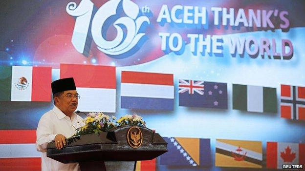 Indonesia's Vice President Jusuf Kalla delivers a speech during a ceremony to commemorate 10th anniversary of the 2004 tsunami in Banda Aceh December 26, 2014