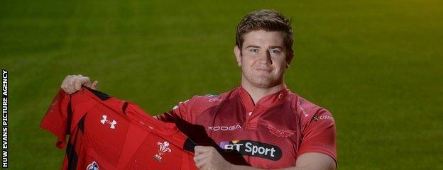 Scarlets prop Rhodri Jones