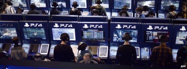 Sony PlayStation users in Paris, 29 October 2014