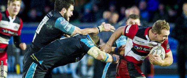 Edinburgh's Greig Tonks (right) goes by Warriors' Alex Dunbar (left) and Ryan Grant.