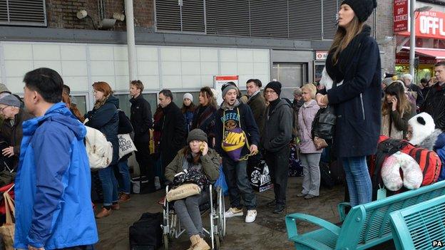 Passengers locked out of Finsbury Park Station on 27 December 2014