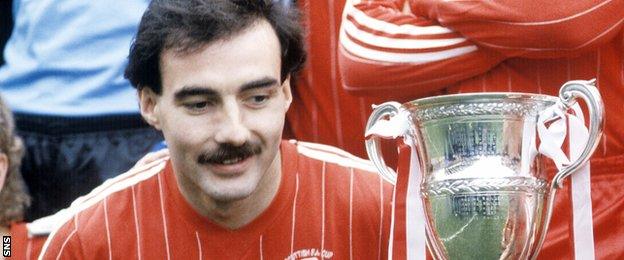 Willie Miller with the Scottish Premier Division trophy in 1984