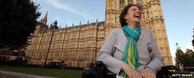 Debbie Purdy outside Parliament in 2009