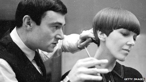 Vidal Sassoon cutting Mary Quant's hair