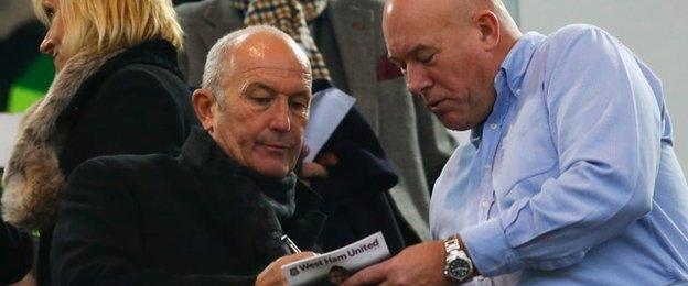 Tony Pulis (left)