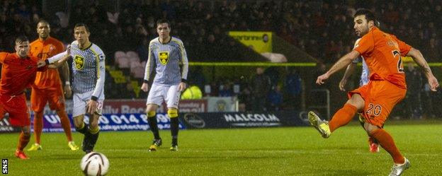 Alexei Eremenko scores from the spot