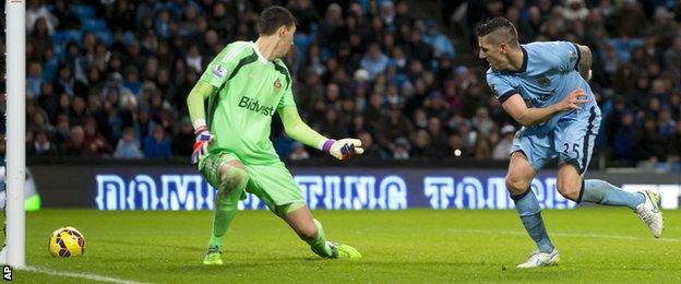 Manchester City forward Stevan Jovetic scores against Sunderland