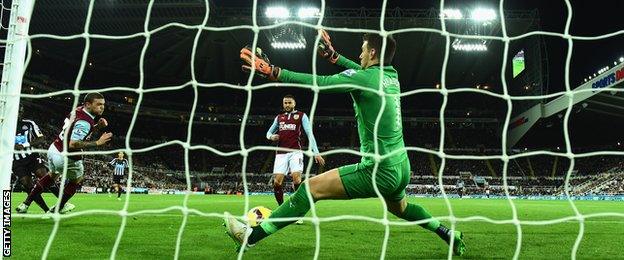 Moussa Sissoko scores for Newcastle