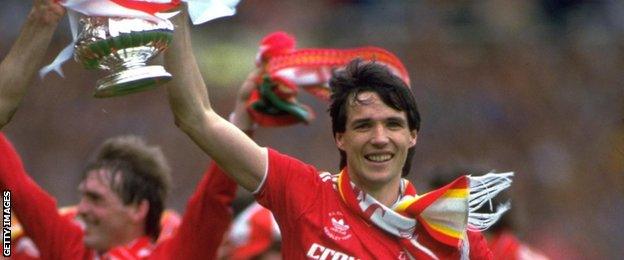 Alan Hansen celebrates winning the FA Cup in 1986