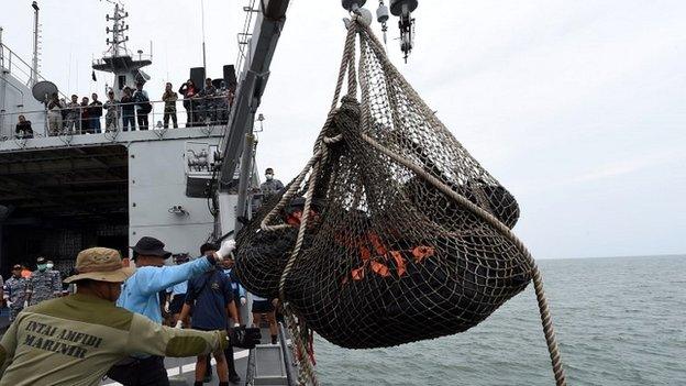 Indonesian navy personnel on the KRI Banda Aceh recover victims of AirAsia flight QZ8501 from the Java Sea - 3 January 2015