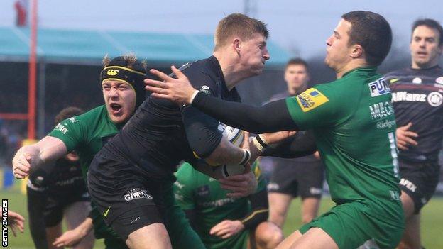 David Strettle scores his second try against London Irish