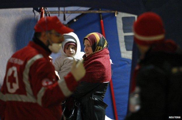 Red Cross volunteers help migrants in Ezadeen, 2 January