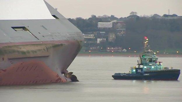 Hoegh Osaka run aground in Solent