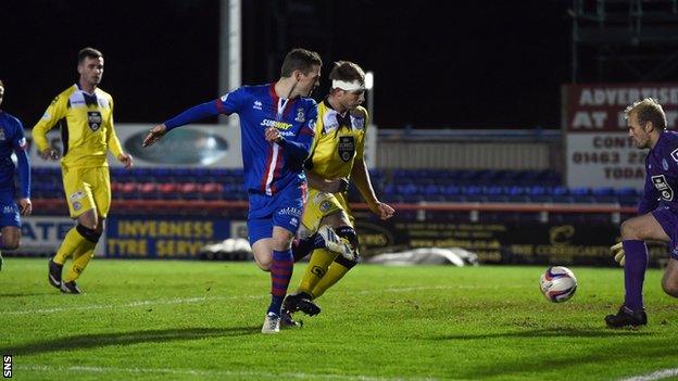 Billy McKay scores for Inverness Caledonian Thistle against St Mirren