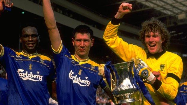 Eric Young, Lawrie Sanchez and Dave Beasant