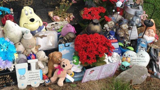 Tributes on the graves