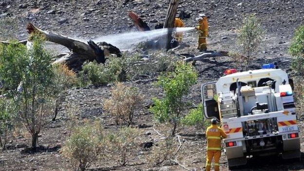 Firefighters put out spot fires near One Tree Hill near Adelaide (6 Jan 2015)