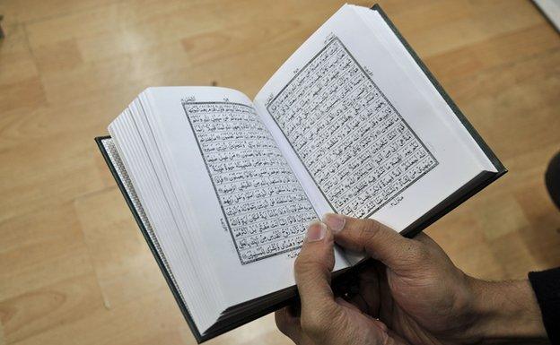 Hands holding the Quran