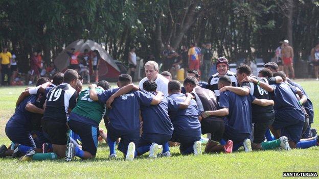 Alberto Vollmer coaching the Tocoron rugby team