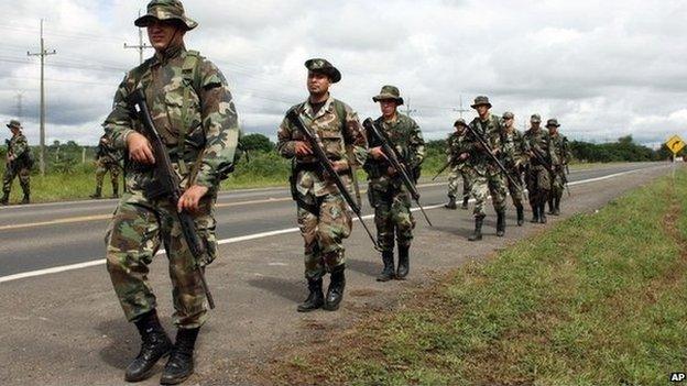 Paraguayan soldiers near the town of Presidente Reyes, 26 April 2010