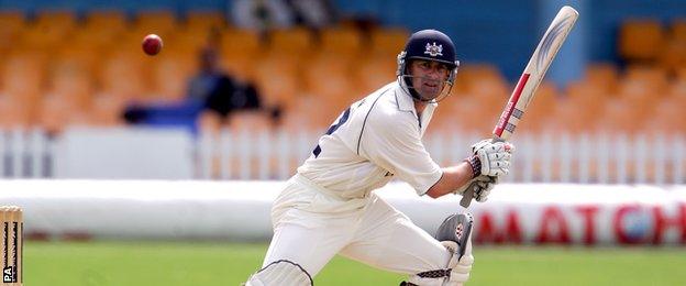 Craig Spearman in action for Gloucestershire against Warwickshire in 2004