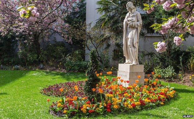 Statue of Voltaire, Paris