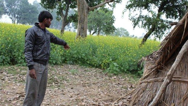 The witness Nazru shows the spot where he found the girls with Pappu Yadav