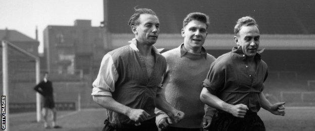 Sir Stanley Matthews (left)