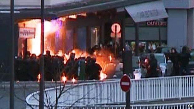 A screengrab taken from an AFP TV video shows members of the French police special forces launching the assault at a kosher grocery store in Porte de Vincennes, eastern Paris, on January 9, 2015