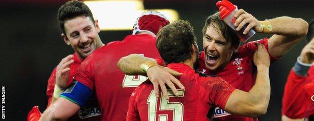 Leigh Halfpenny (C) congratulates Liam Williams (R) after Wales beat South Africa, while Alex Cuthbert (L) looks on