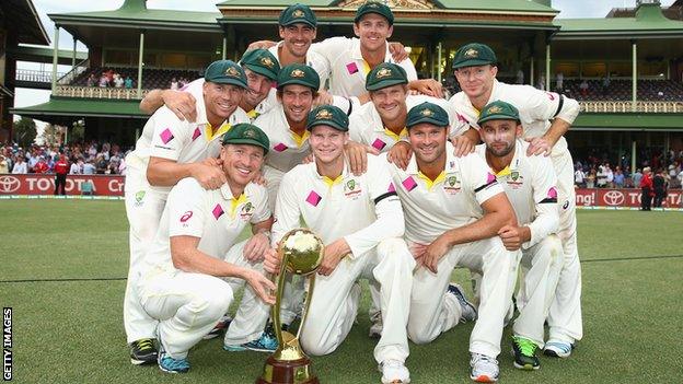 Australia pose with the Border-Gavaskar trophy