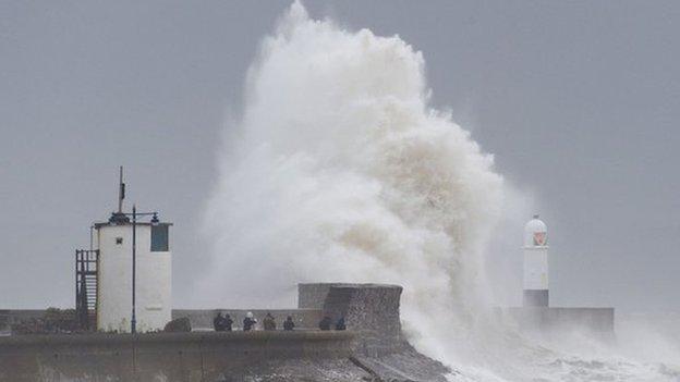 Waves at Porthcawl 10 January 2015