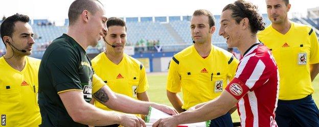 Celtic captain Scott Brown exchanges pendants with PSV Eindhoven counterpart Andrew Guardado