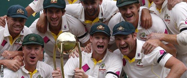 Australia celebrate with the Border-Gavaskar Trophy