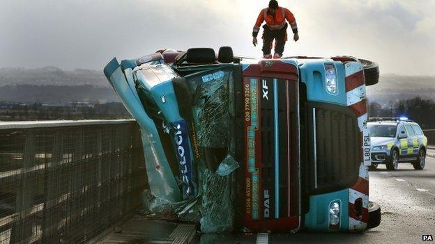 Lorry on Clackmannanshire Bridge